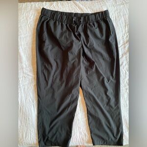 Black Old Navy Stretchtech cropped pants